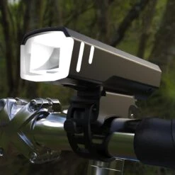 Trustic EVO | Fietsverlichting | Oplaadbaar | Fietslamp | Verschillende Standen | Licht Sensor | Waterbestendig | Set -Fietsaccessoires Winkel 1200x1200 300