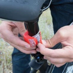 WVspecials Fietsverlichting Voor En Achter - Fietslamp - Siliconen - Rood En Wit - Siliconen LED Fiets Lampjes - Verlichting Set - Achterlicht - Voorlicht - Koplamp - Rood - Wit -Fietsaccessoires Winkel 1200x1200 521