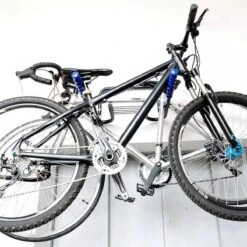 Merkloos Decopatent® Fiets Ophangsysteem Voor 2 Fietsen - Fietsenrek - Legplank Voor Helm - Fietshaak - Muurbeugel Fiets - Wandmontage -Fietsaccessoires Winkel 1200x1200 732