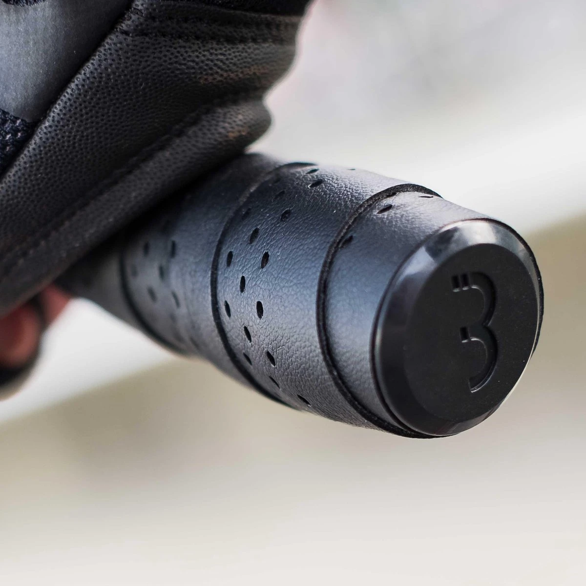 BBB Cycling SpeedRibbon Stuurtape - MicroFiber - Stuurlint Racefiets - Met Ventilatie - Zwart - 2 Rollen - BHT-12 6 BBB Cycling SpeedRibbon Stuurtape - MicroFiber - Stuurlint Racefiets - Met Ventilatie - Zwart - 2 Rollen - BHT-12 - Afbeelding 4