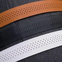 BBB Cycling SpeedRibbon Stuurtape - MicroFiber - Stuurlint Racefiets - Met Ventilatie - Zwart - 2 Rollen - BHT-12 15 BBB Cycling SpeedRibbon Stuurtape - MicroFiber - Stuurlint Racefiets - Met Ventilatie - Zwart - 2 Rollen - BHT-12 -Fietsaccessoires Winkel 1200x1200 794