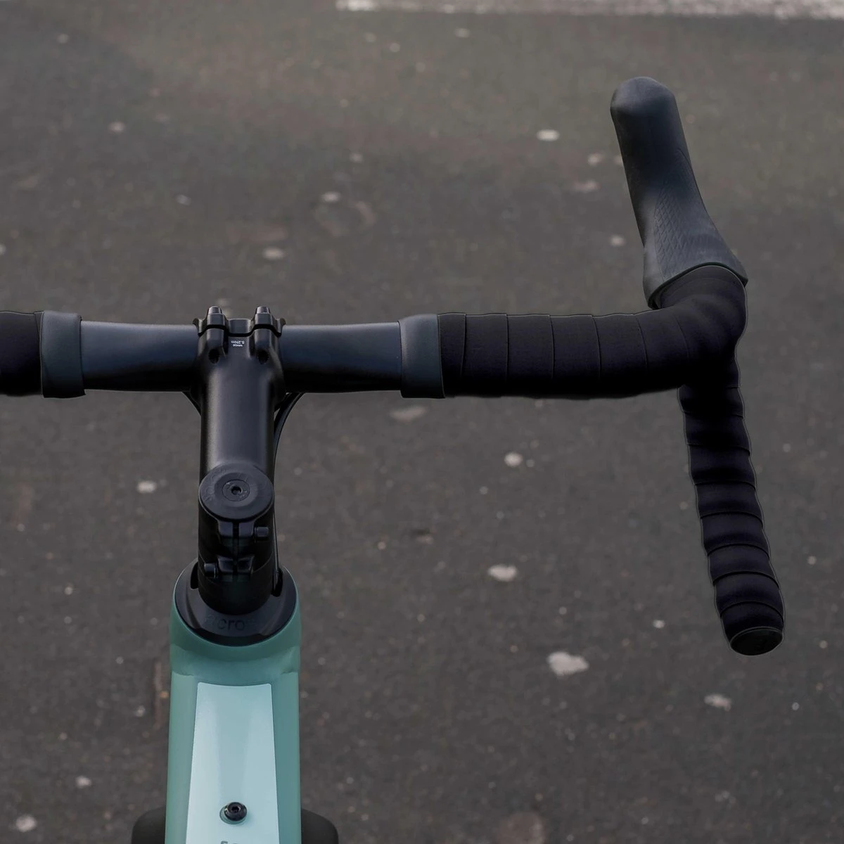 BBB Cycling RaceRibbon Stuurtape - Antislip - Stuurlint Racefiets - Stretch Materiaal - Zwart - 2 Rollen - BHT-01 6 BBB Cycling RaceRibbon Stuurtape - Antislip - Stuurlint Racefiets - Stretch Materiaal - Zwart - 2 Rollen - BHT-01 - Afbeelding 4