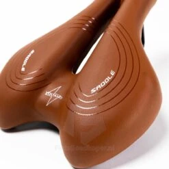 Voltano Sport Trekking Fietszadel - Comfortabel Gel Zadel - Met Uitsparing - Inclusief Zadelstrop - 100% Waterdicht - Unisex - Bruin -Fietsaccessoires Winkel 1200x1200 871