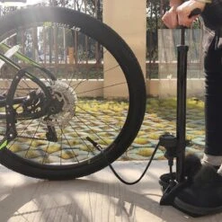 Matzwarte Fietspomp Met Drukmeter én Extra Ventielen - Multifunctioneel Mondstuk – Schrader En Presta – Aluminium Lichtgewicht Vloerpomp – Ballenpomp/ Scooterpomp/ Autobandenpomp -Fietsaccessoires Winkel 1200x1200 966