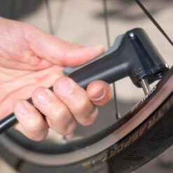 BBB Cycling AirBoost Fietspomp Met Drukmeter - Fiets Pomp Racefiets En Mountainbike - Vloerpomp 9 Bar - BFP-21 - Geel 16 BBB Cycling AirBoost Fietspomp Met Drukmeter - Fiets Pomp Racefiets En Mountainbike - Vloerpomp 9 Bar - BFP-21 - Geel -Fietsaccessoires Winkel 1200x1200 989