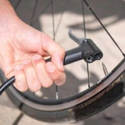 BBB Cycling AirBoost Fietspomp Met Drukmeter - Fiets Pomp Racefiets En Mountainbike - Vloerpomp 9 Bar - BFP-21 - Geel 17 BBB Cycling AirBoost Fietspomp Met Drukmeter - Fiets Pomp Racefiets En Mountainbike - Vloerpomp 9 Bar - BFP-21 - Geel -Fietsaccessoires Winkel 1200x1200 990