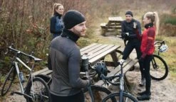 AGU Softshell Fietsmuts II - Zwart - L/XL - Winddicht 7 AGU Softshell Fietsmuts II - Zwart - L/XL - Winddicht -Fietsaccessoires Winkel 1200x700 10