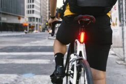 Kryptonite Avenue F-150 / R-75 Verlichtingset LED Accu - Zwart 16 Kryptonite Avenue F-150 / R-75 Verlichtingset LED Accu - Zwart -Fietsaccessoires Winkel 1200x800 169