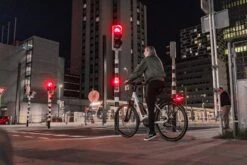 AXA Juno Battery - Fiets Achterlicht - LED Fietsverlichting Op Batterij - 80 Mm - Rood -Fietsaccessoires Winkel 1200x800 183